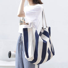 STRIPED TRENDING TOTE BAG