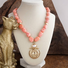 Sunwashed Relic – Marbled Bead Medallion Necklace
