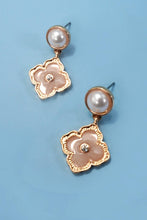 VINTAGE BLACK OUTLINED PEARL CLOVER STUD EARRINGS