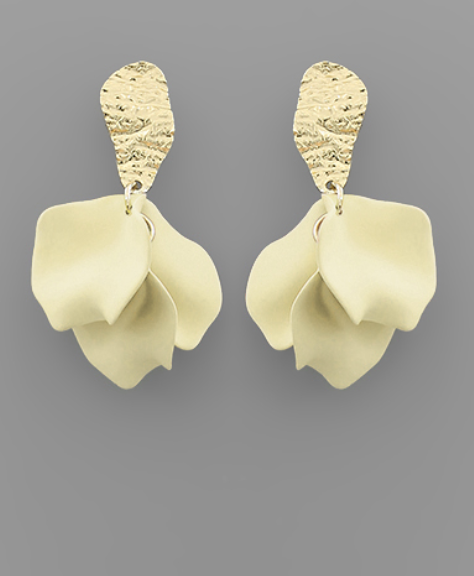 Wavy Oval Petal Dangle Earrings