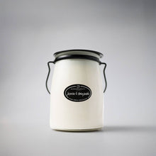 22 oz Butter Jar Candle: Jasmine & Honeysuckle