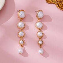 Linear Gradual Pearl Drop Earring